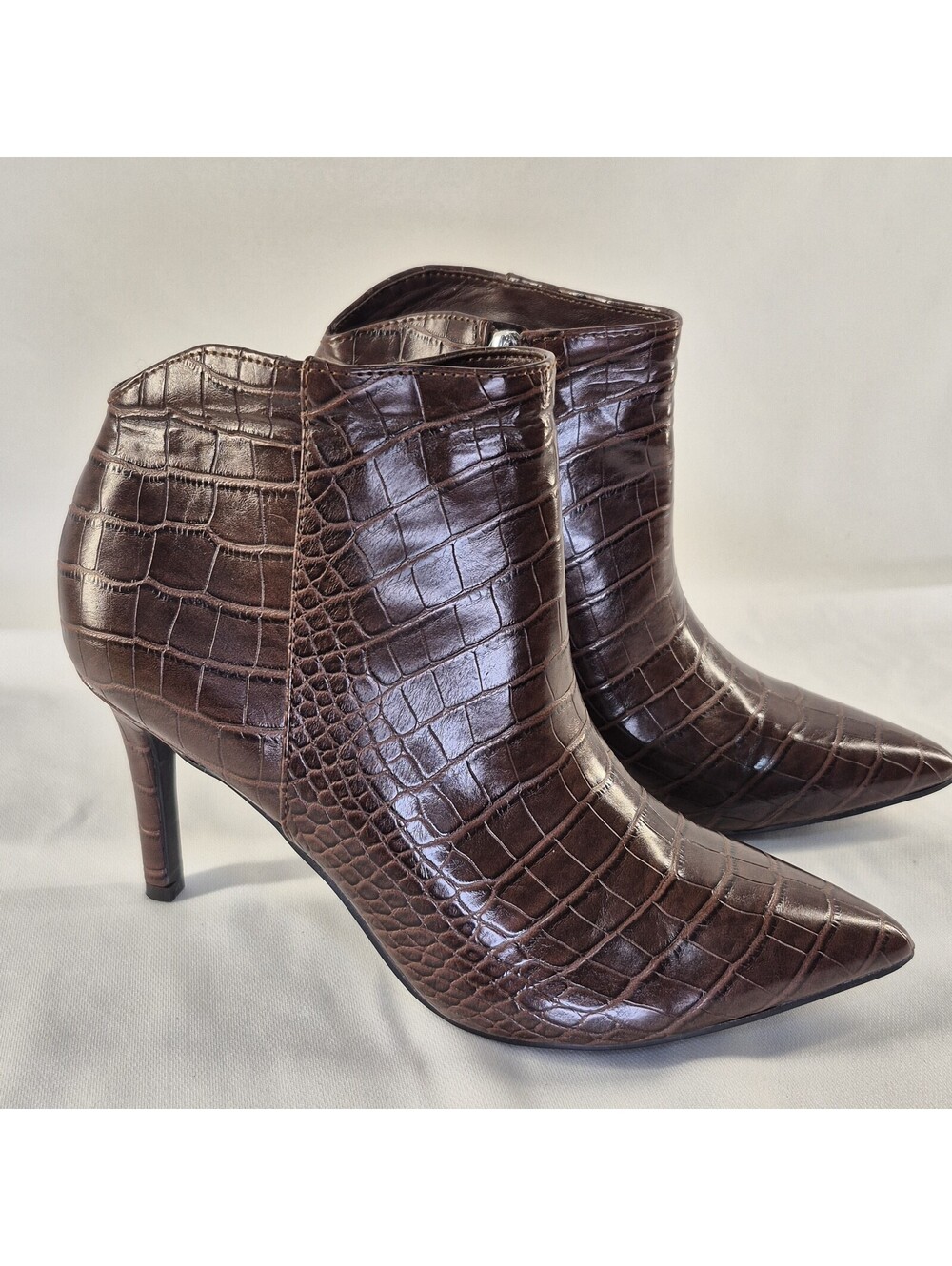 Nine West Finny Womens 6M Crocodile Embossed Pointy Toe Ankle Boots